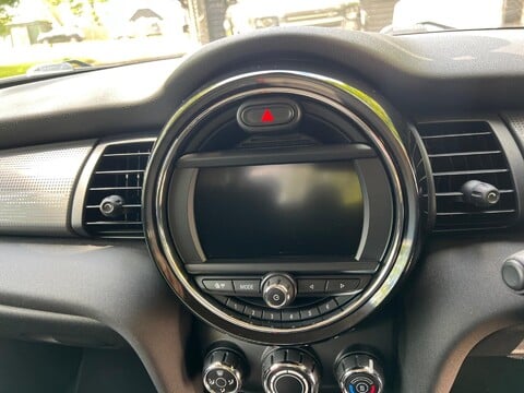 Mini Hatch COOPER D 28