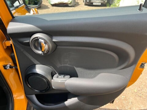 Mini Hatch COOPER D 37