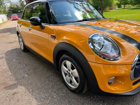Mini Hatch COOPER D 18
