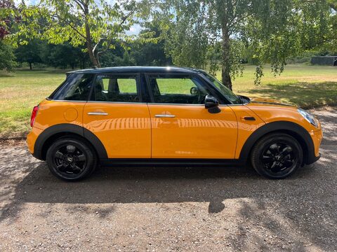 Mini Hatch COOPER D 17