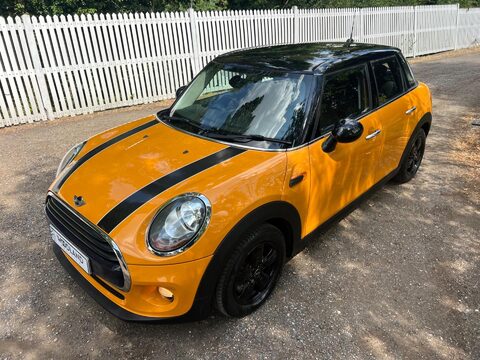 Mini Hatch COOPER D 10