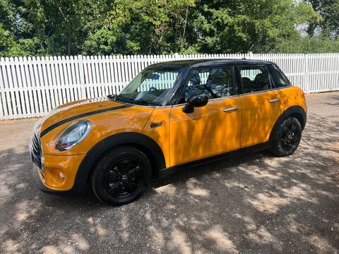 Mini Hatch COOPER D 9