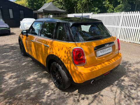 Mini Hatch COOPER D 11