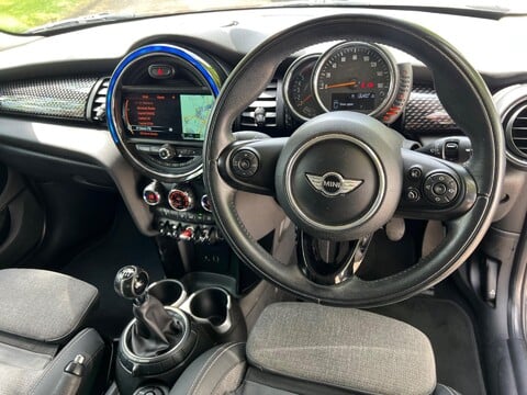 Mini Hatch COOPER SD 17