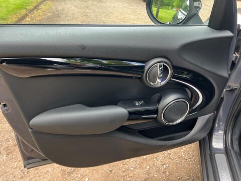 Mini Hatch COOPER SD 46
