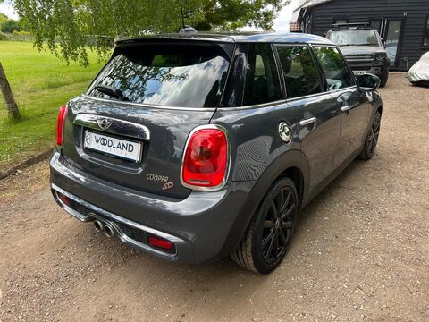 Mini Hatch COOPER SD 15