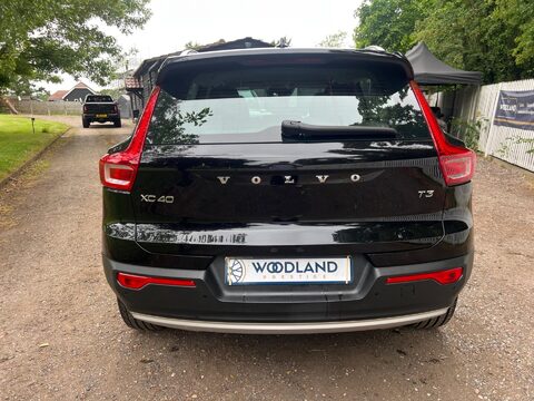 Volvo XC40 T3 MOMENTUM 23