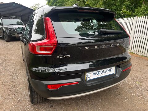 Volvo XC40 T3 MOMENTUM 24
