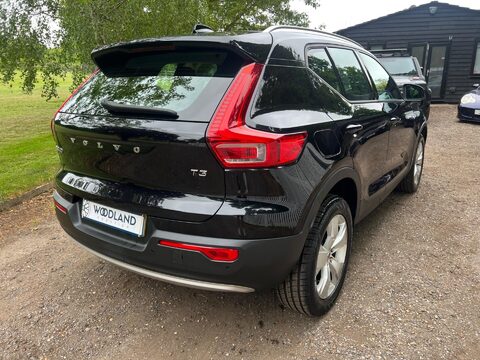 Volvo XC40 T3 MOMENTUM 27