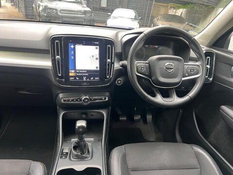 Volvo XC40 T3 MOMENTUM 34