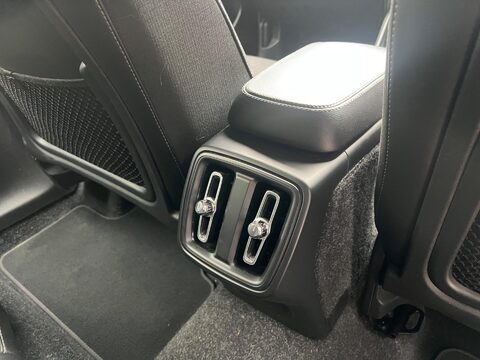 Volvo XC40 T3 MOMENTUM 45