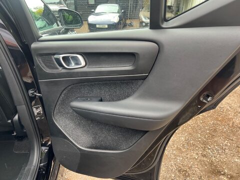Volvo XC40 T3 MOMENTUM 47