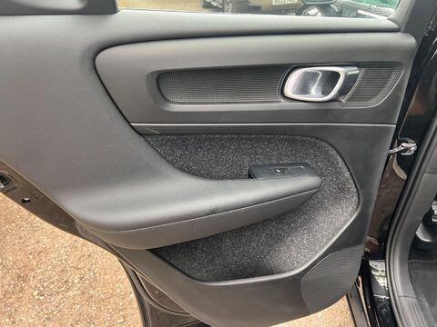 Volvo XC40 T3 MOMENTUM 48