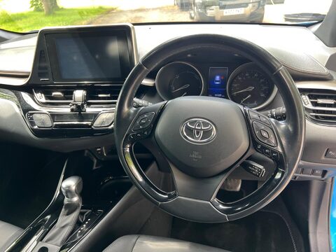 Toyota C-HR DYNAMIC 31