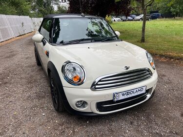 Mini Convertible 1.6 Cooper D Euro 5 (s/s) 2dr 3