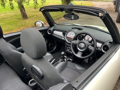 Mini Convertible 1.6 Cooper D Euro 5 (s/s) 2dr 31