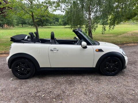 Mini Convertible 1.6 Cooper D Euro 5 (s/s) 2dr 32