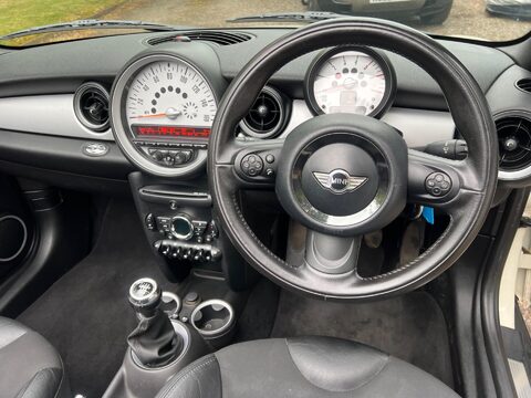 Mini Convertible 1.6 Cooper D Euro 5 (s/s) 2dr 34