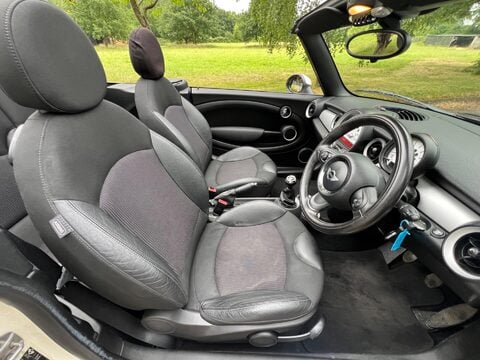 Mini Convertible 1.6 Cooper D Euro 5 (s/s) 2dr 35