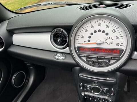 Mini Convertible 1.6 Cooper D Euro 5 (s/s) 2dr 37