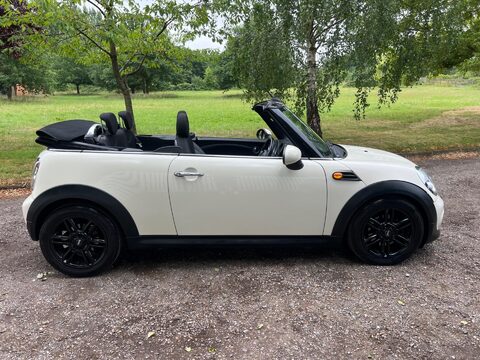 Mini Convertible 1.6 Cooper D Euro 5 (s/s) 2dr 32
