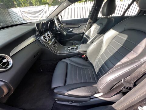 Mercedes-Benz C Class C 300 AMG LINE PREMIUM 59