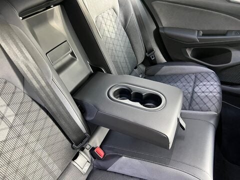 Volkswagen Golf R-LINE TSI 48