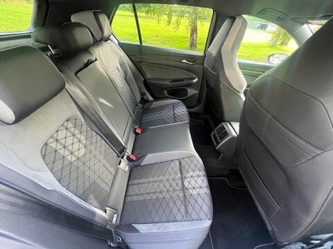 Volkswagen Golf R-LINE TSI 42