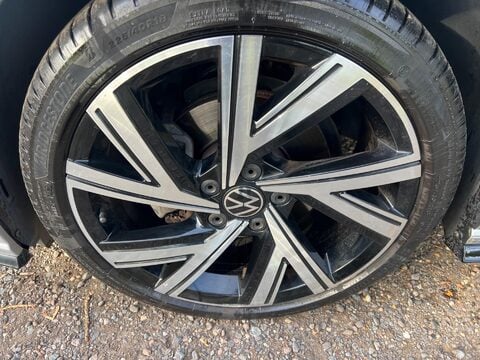 Volkswagen Golf R-LINE TSI 26