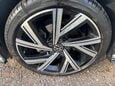 Volkswagen Golf R-LINE TSI 26