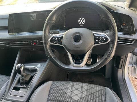 Volkswagen Golf R-LINE TSI 33