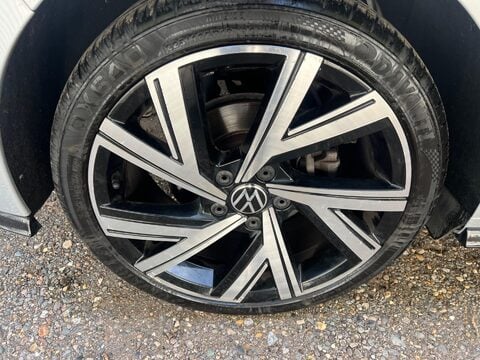 Volkswagen Golf R-LINE TSI 22