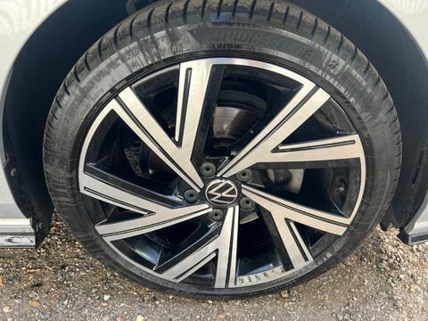 Volkswagen Golf R-LINE TSI 23