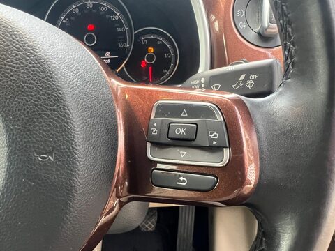 Volkswagen Beetle DESIGN TSI BLUEMOTION TECHNOLOGY 31