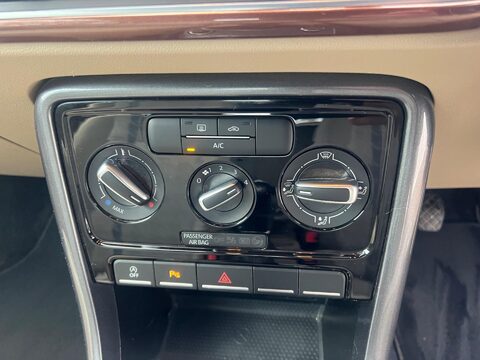 Volkswagen Beetle DESIGN TSI BLUEMOTION TECHNOLOGY 37