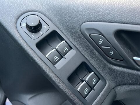 Volkswagen Golf SE TSI DSG 47