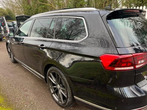 Volkswagen Passat R-LINE TDI 4MOTION DSG 27