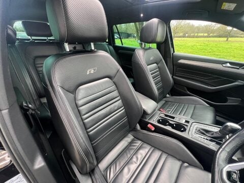 Volkswagen Passat R-LINE TDI 4MOTION DSG 32
