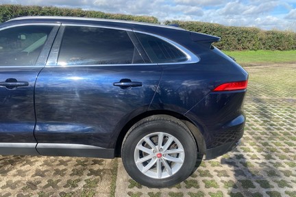 Jaguar F-Pace 2.0 D180 Prestige Auto AWD Euro 6 (s/s) 5dr 30