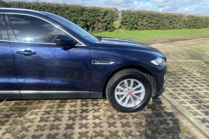 Jaguar F-Pace 2.0 D180 Prestige Auto AWD Euro 6 (s/s) 5dr 44