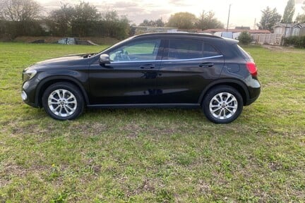 Mercedes-Benz GLA GLA 200 SE EXECUTIVE 8