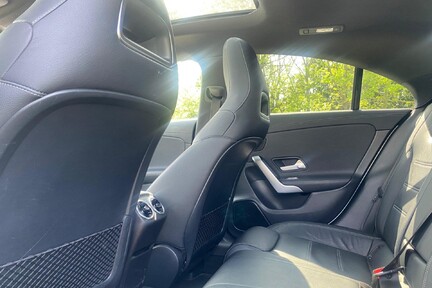 Mercedes-Benz CLA Class CLA 180 AMG LINE PREMIUM PLUS 32