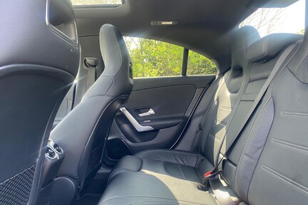 Mercedes-Benz CLA Class CLA 180 AMG LINE PREMIUM PLUS 33