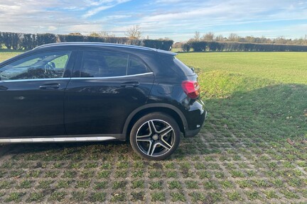 Mercedes-Benz GLA Class GLA 220 D 4MATIC AMG LINE PREMIUM 8