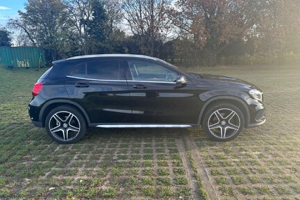 Mercedes-Benz GLA Class GLA 220 D 4MATIC AMG LINE PREMIUM 10