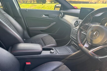 Mercedes-Benz GLA Class GLA 220 D 4MATIC AMG LINE PREMIUM 25