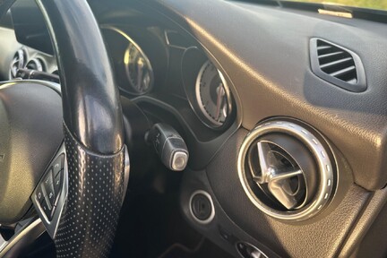 Mercedes-Benz GLA Class GLA 220 D 4MATIC AMG LINE PREMIUM 27