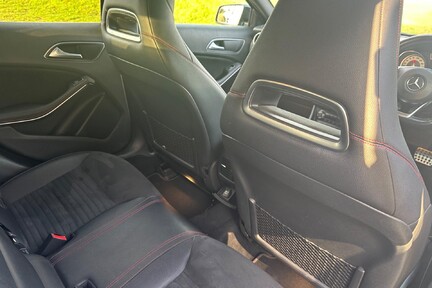 Mercedes-Benz GLA Class GLA 220 D 4MATIC AMG LINE PREMIUM 31