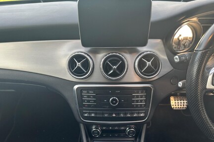 Mercedes-Benz GLA Class GLA 220 D 4MATIC AMG LINE PREMIUM 33