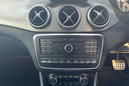 Mercedes-Benz GLA Class GLA 220 D 4MATIC AMG LINE PREMIUM 34
